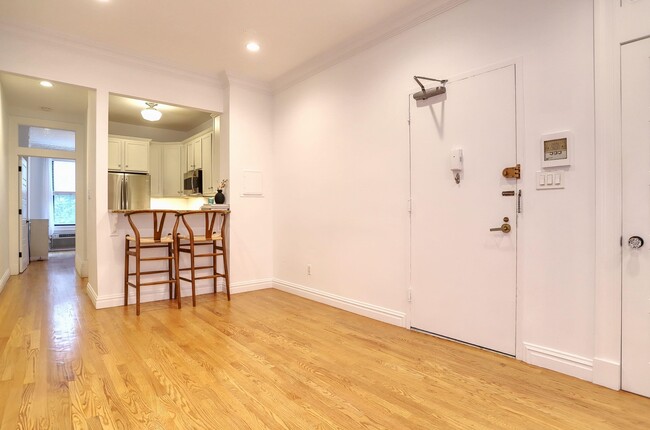 Building Photo - 1122 Hudson St