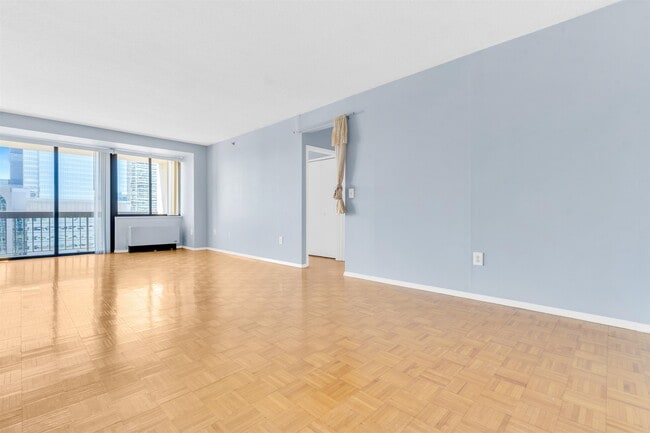 Building Photo - 45 River Dr S