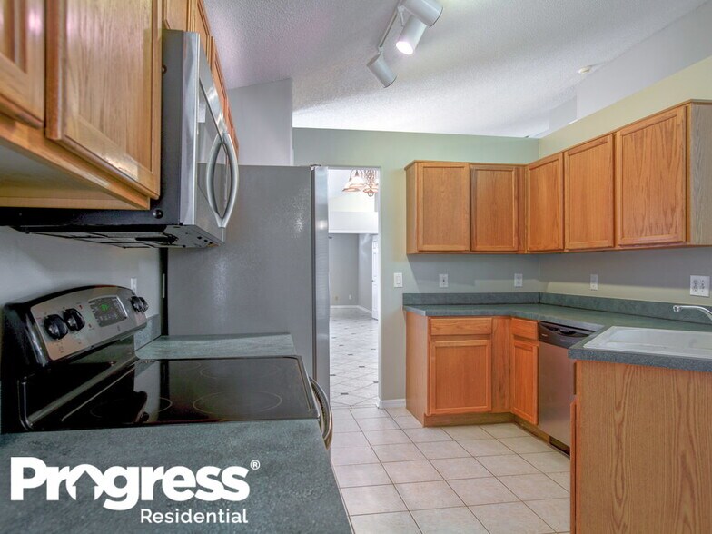 Building Photo - 13720 Meadowpark Ave