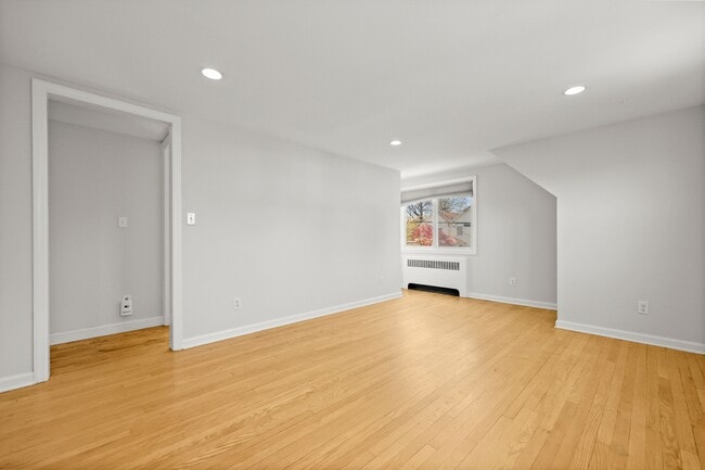 Building Photo - 8 Reynolds Pl