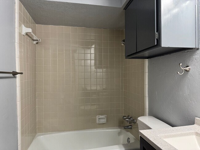 Building Photo - NW 7th Duplex