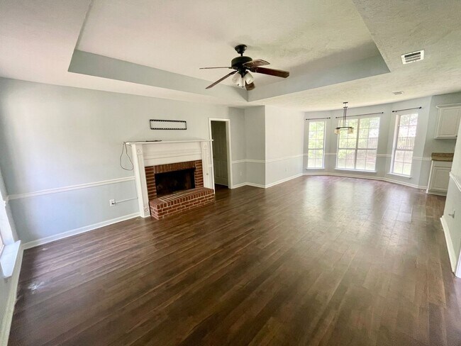 Building Photo - 3/2 For Rent in Brandon 047!