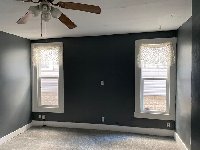 Building Photo - 2531 Deming Ave