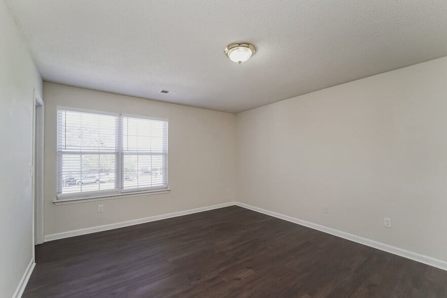 Building Photo - 5900 Hidden Meadow Ln