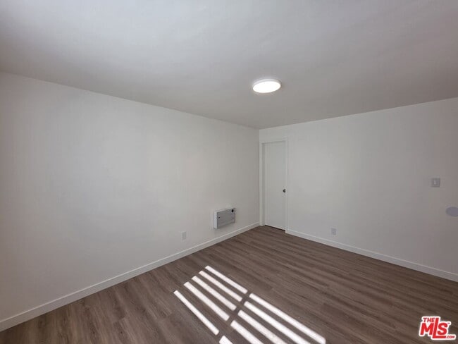 Building Photo - 2400 Vanderbilt Ln