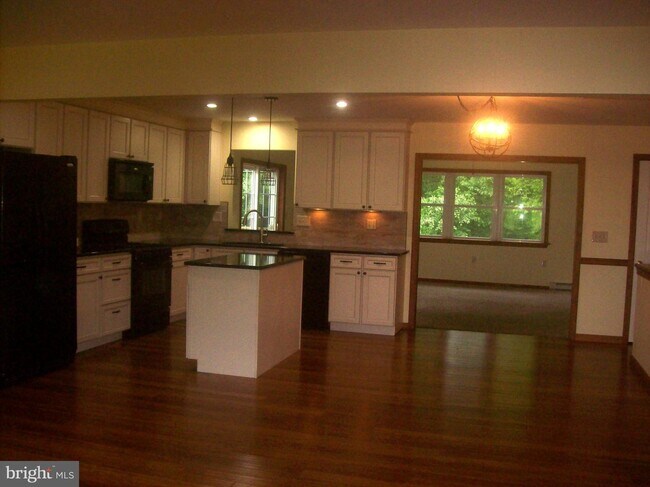 Building Photo - 104 Ramsey Ln