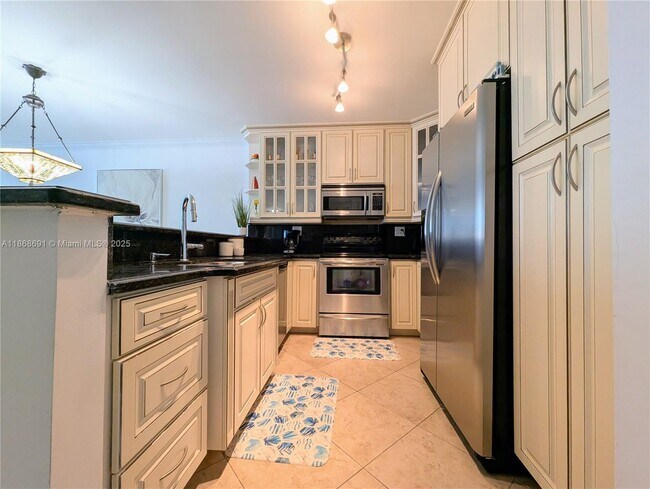 Building Photo - 3725 S Ocean Dr