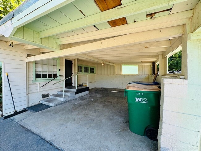 Building Photo - Coming Soon! Cute Two Bed, Two Bath Countr...