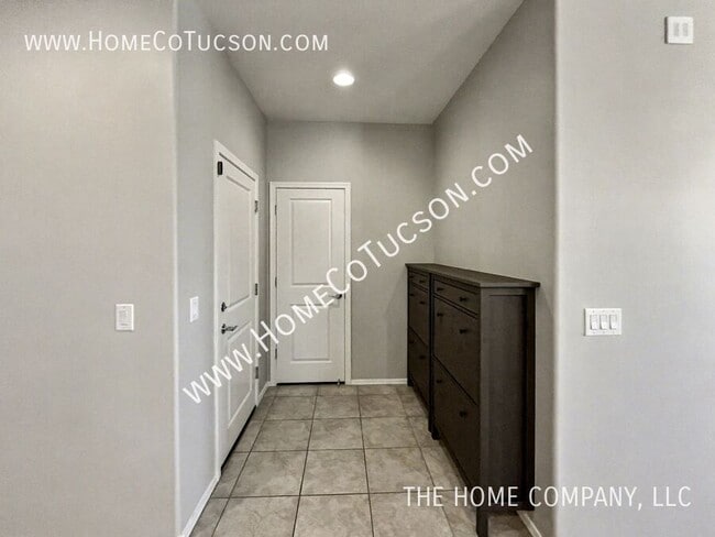 Building Photo - 7140 S Via Gaucho Viejo