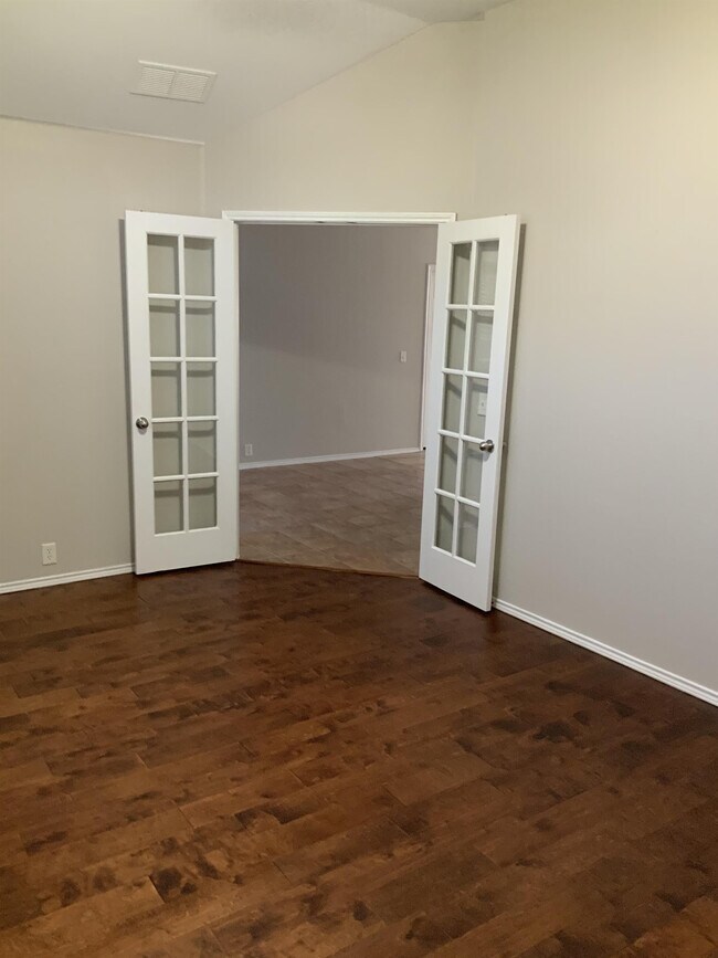 Building Photo - 3626 English Oak Dr