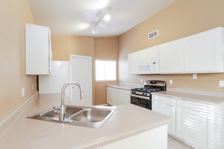Building Photo - 2030 N 87th Dr