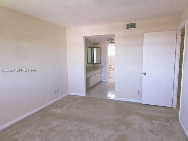 Building Photo - 4140 NW 44th Ave