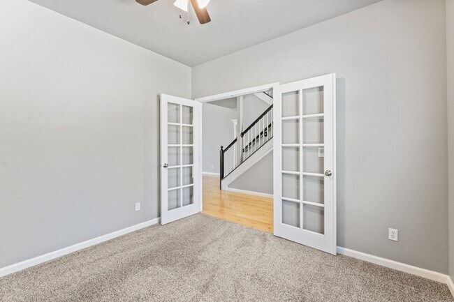 Building Photo - 552 E Whitney Ct