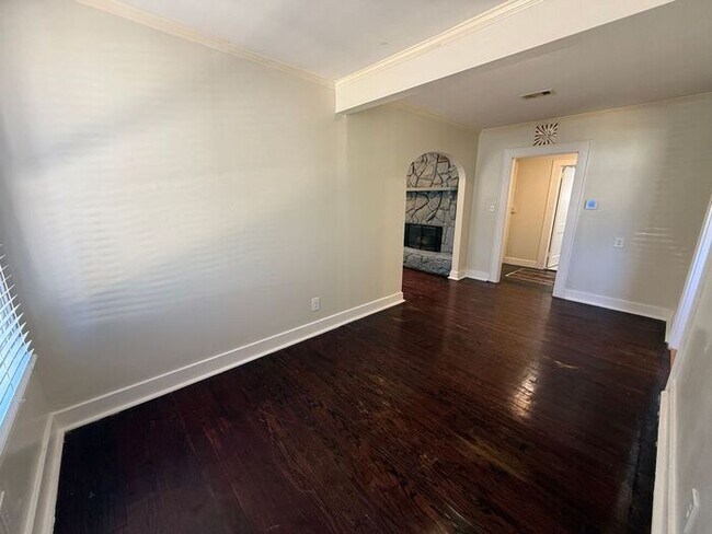 Building Photo - Pensacola - East Hill - 3 bedroom, 1 bathroom