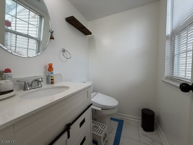 Building Photo - 121 Harrow Dr