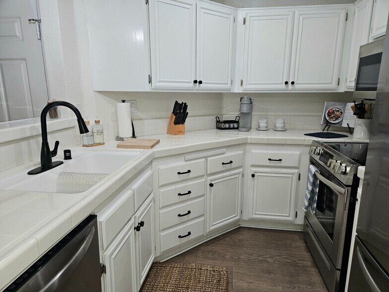 Building Photo - 631 Oak Run Trl