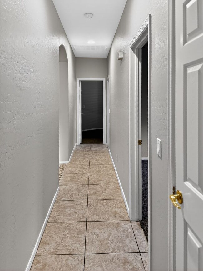 Building Photo - Single-level 4 bed, 2 bath home with tandem 3-car garage and RV gate.