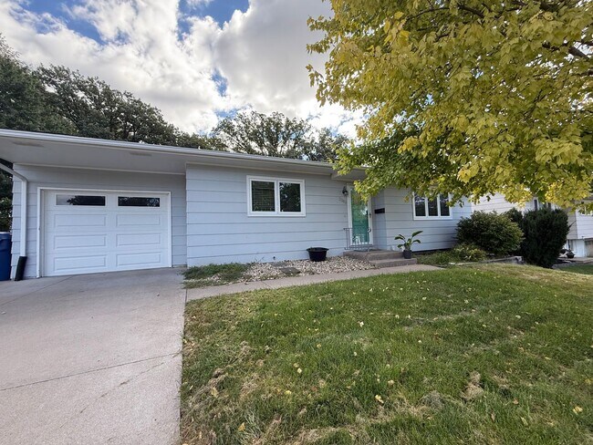 Primary Photo - Charming 3 Bed, 1 Bath Home in Quiet Bette...