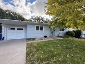 Building Photo - Charming 3 Bed, 1 Bath Home in Quiet Bette...