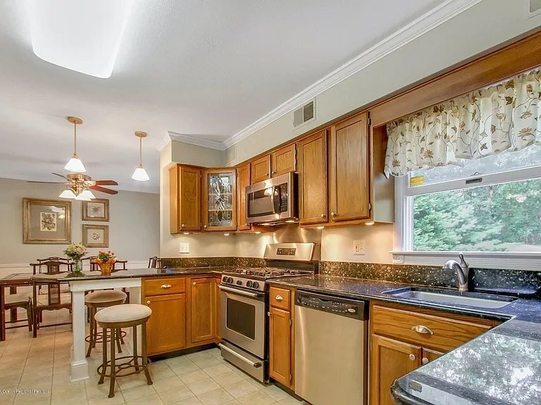 Building Photo - 70 Bowman Rd