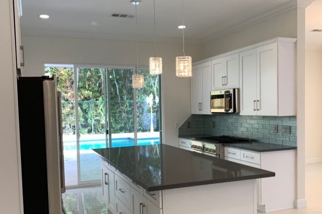 Building Photo - 4595 De Celis Pl