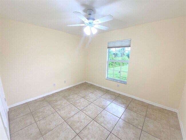 Building Photo - ** GOLDEN GATE ESTATES ** 3 BED / 2 BATH -...