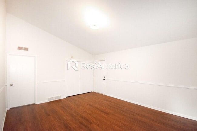 Building Photo - Fully Renovated 3/2 in 38128