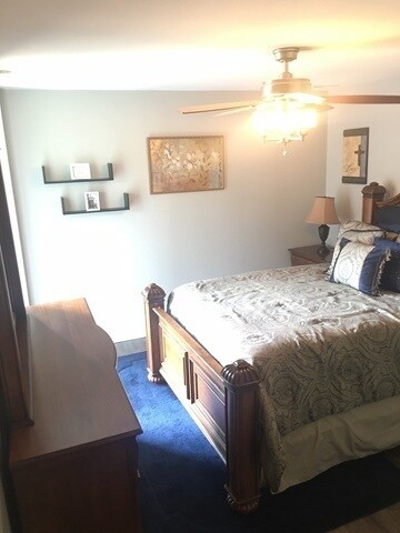 Building Photo - 6020 Oakwood Dr