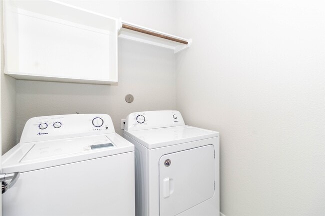 Building Photo - 6708 Parker Oaks Ln