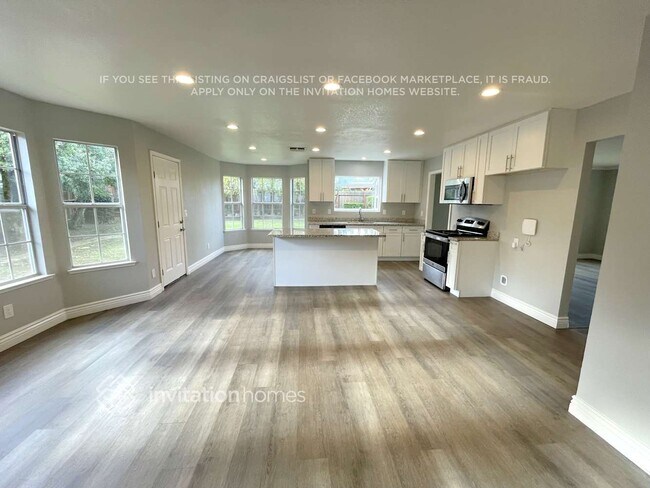 Building Photo - 850 Thetford Pl