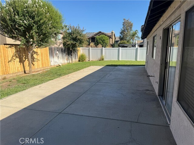Building Photo - 6275 Meadowbrook Ln