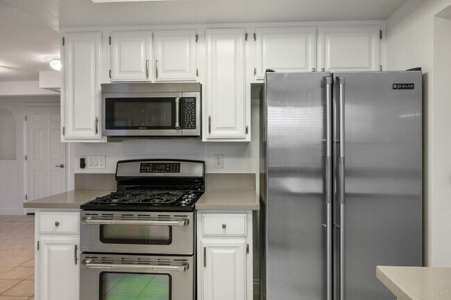 Building Photo - 9001 Feather River Ct