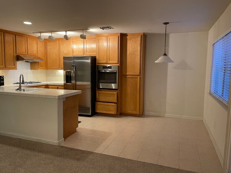Open concept to the family room - 8022 Mammoth Dr