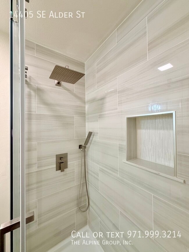 Building Photo - 14405 SE Alder St