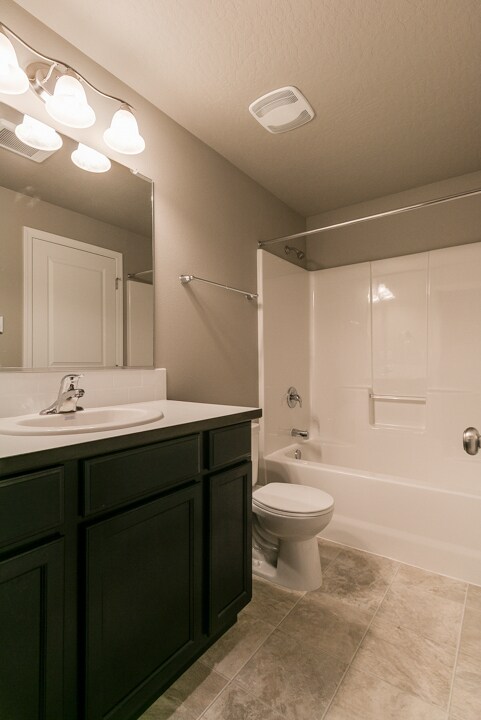 Building Photo - Beautiful 3 bedroom/2 bath tiny home in Cottage Grove- River Walk Village