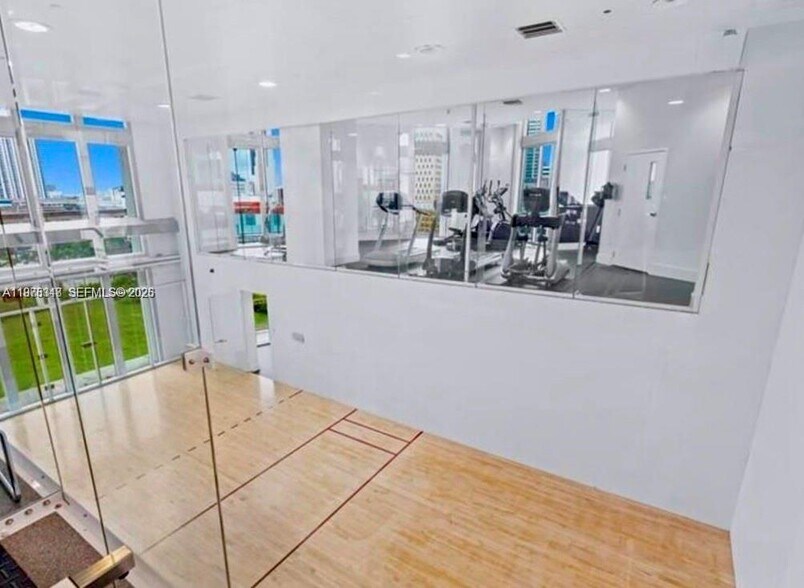 Building Photo - 350 S Miami Ave