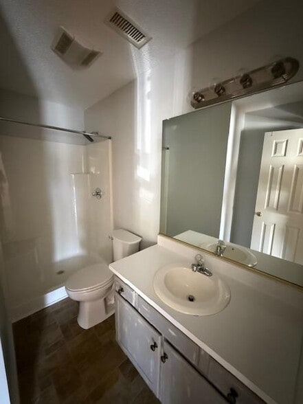 Building Photo - 410 English Ct