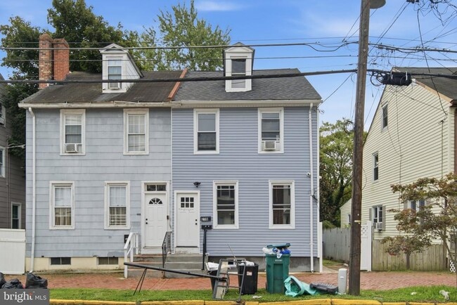 Building Photo - 216 Garden St