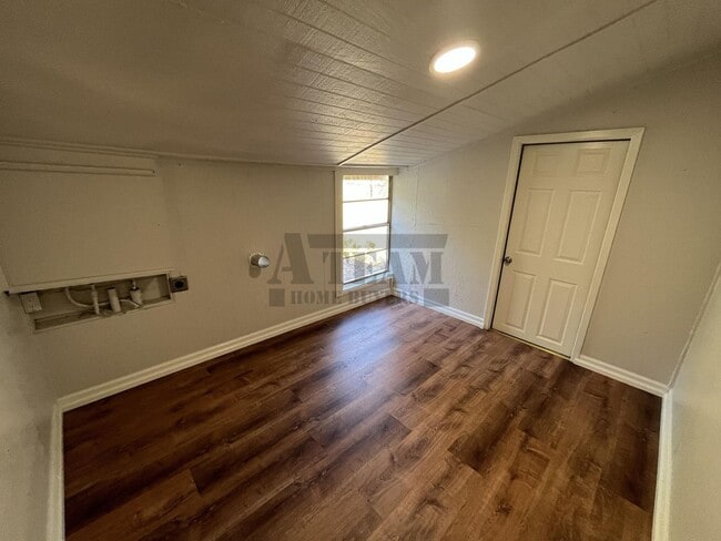 Building Photo - Beautiful Remodeled 3 Bed 2 Bath