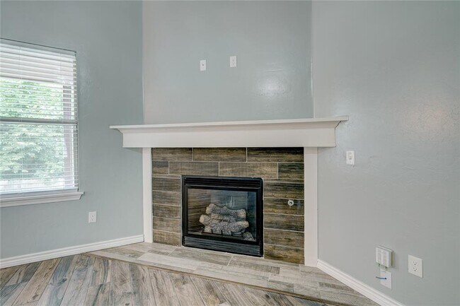 Building Photo - 2023 Westbury Dr