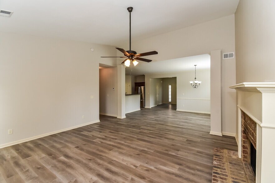Building Photo - 1000 Cureton Dr
