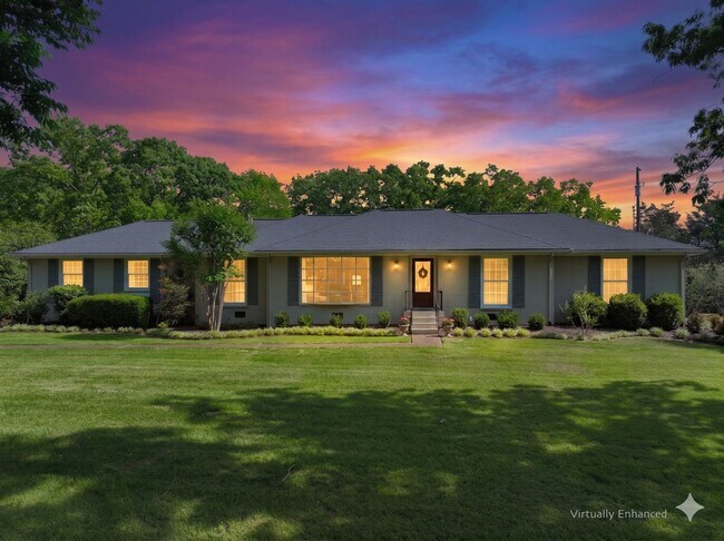 Building Photo - **RARE BRENTWOOD FIND, A MASTERCLASS IN ELEGANT SOUTHERN DESIGN**