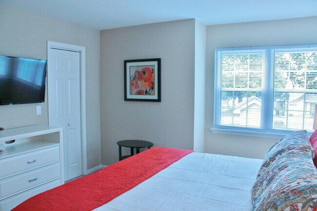 Building Photo - 7825 Renaissance Ct