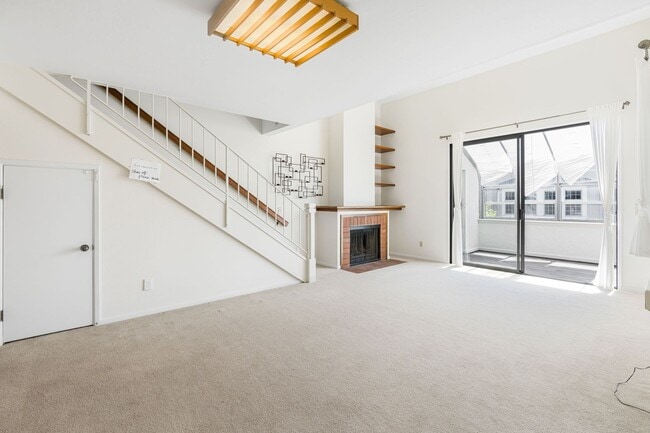Building Photo - North Berkeley Condo – Steps from Campus w...