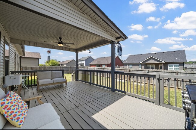 Building Photo - 206 Azalea Dr