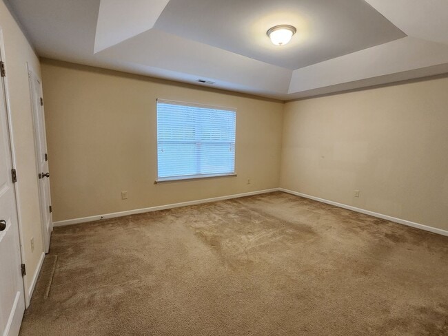 Building Photo - 3 Bedroom - Cary Townhome in Central Locat...