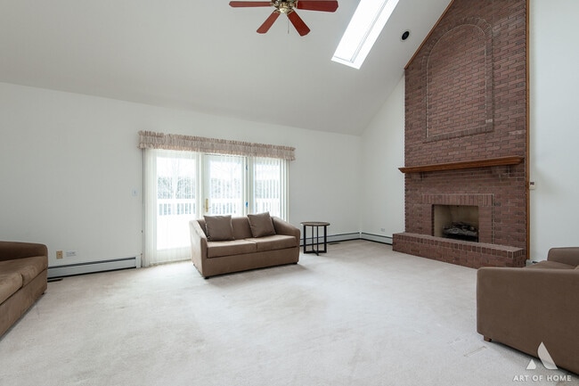 Building Photo - 15141 Arbor Dr