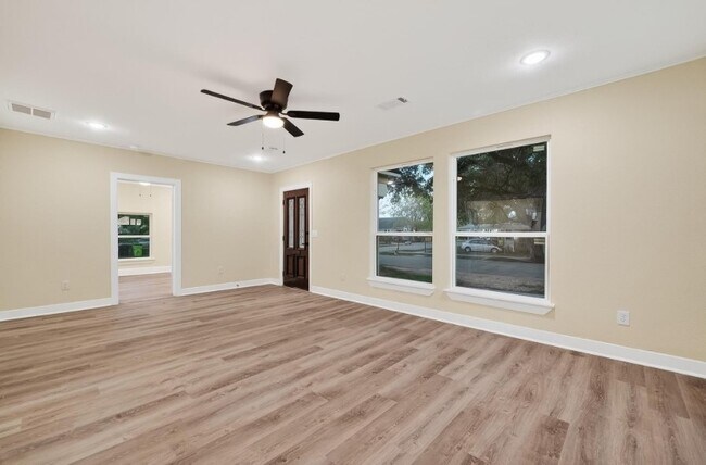 Building Photo - 2725 Avenue F