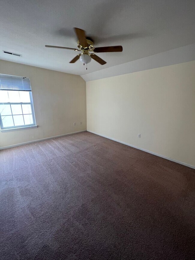 Building Photo - 4913-4915-4915 Kirk Hill Rd