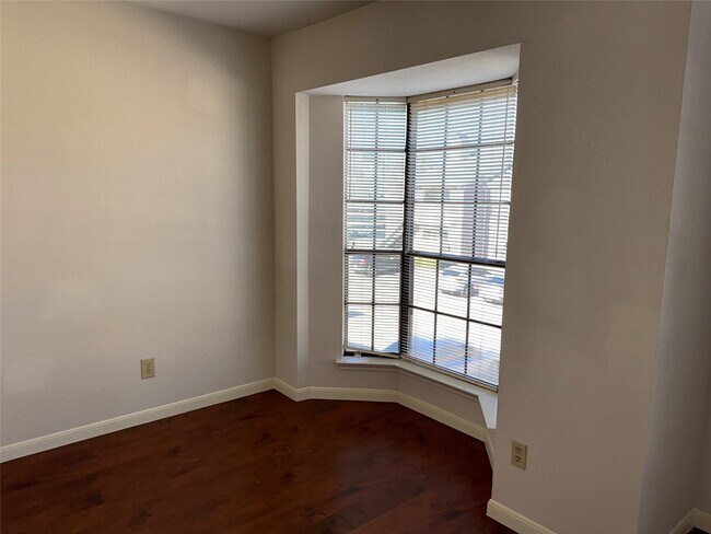 Building Photo - 2121 El Paseo St